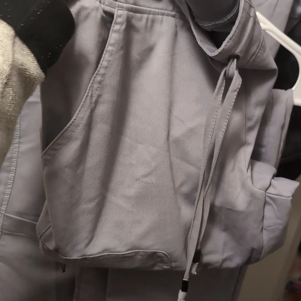 NWOT Grey's Anatomy Active Scrub Set In Light Grey - Picture 4 of 6